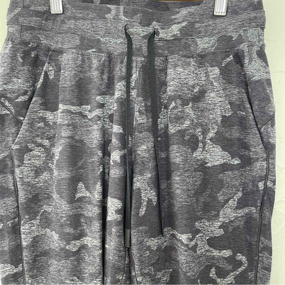 Lululemon Ready To Rulu Pant *Updated. Incognito Camo HTR Black / Black. Size 6 - Picture 4 of 7